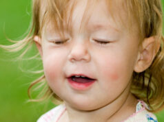 Pourquoi mon fils cligne beaucoup des yeux?